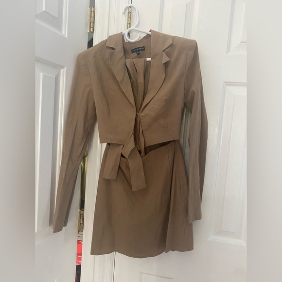 Jluxabel- TAN WRAP TIE BLAZER LINE DRESS - Picture 4 of 4